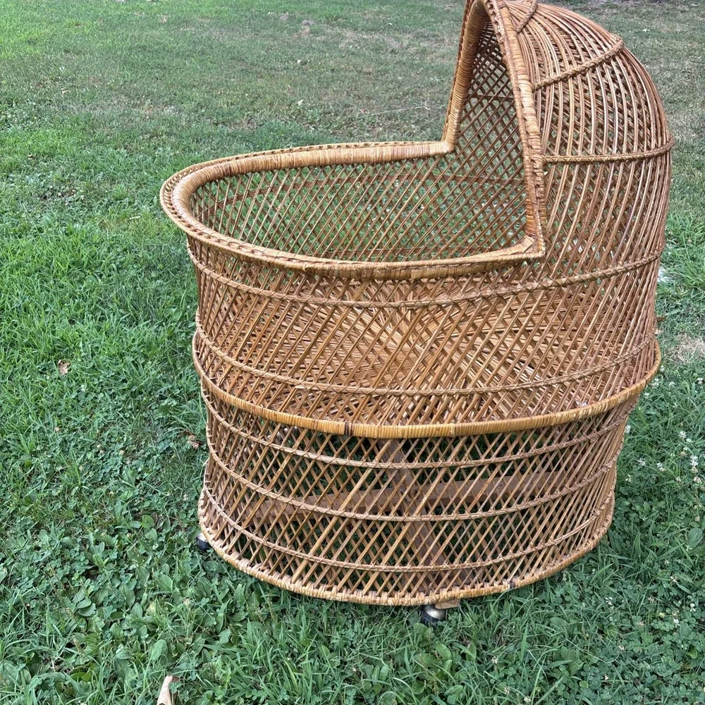 Beautiful Vintage Styled Wicker Rattan Baby Bassinet
